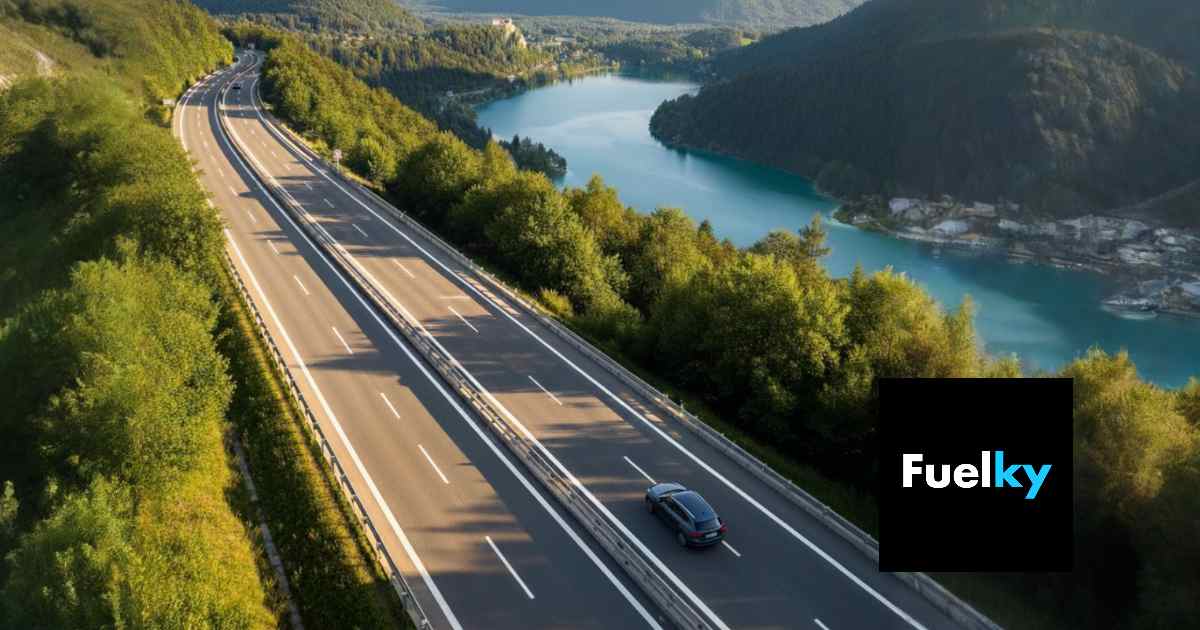 Ilustračný obrázok: auto na dialnici smerujúce k moru v EÚ