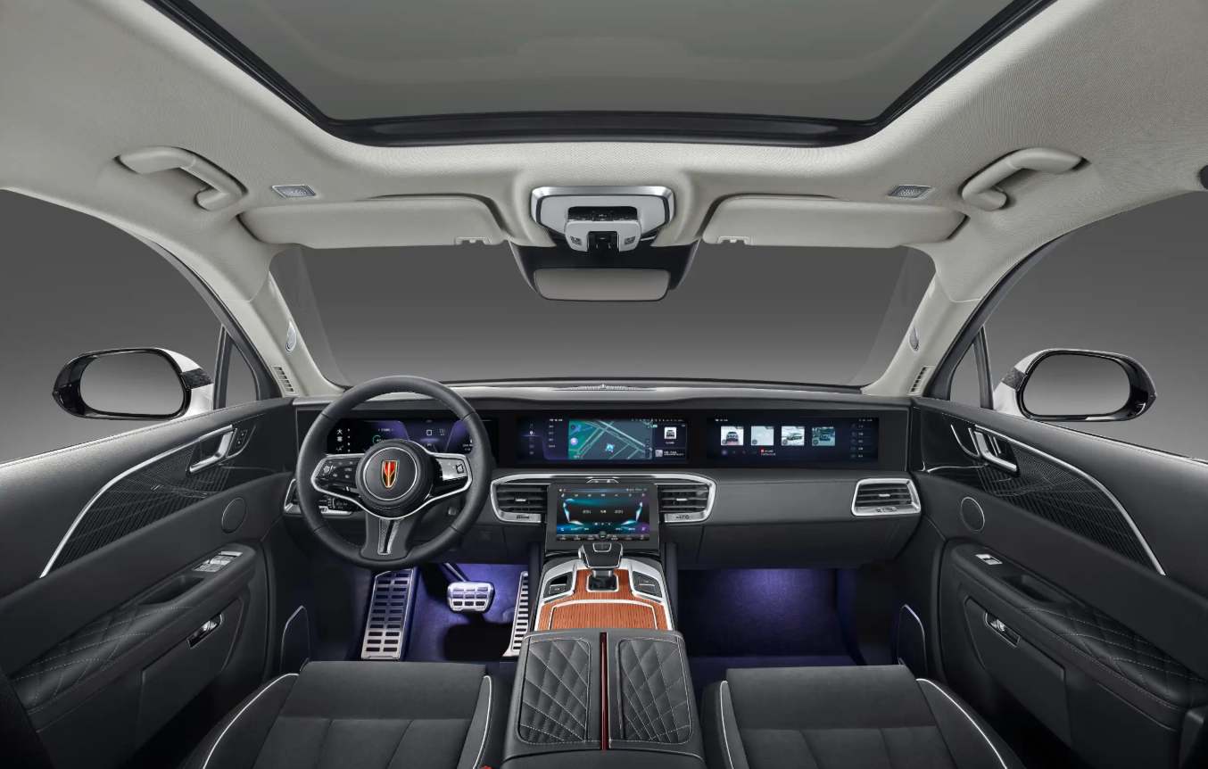 Hongqi E-HS9 interiér – panoramatický displej a prémiové materiály